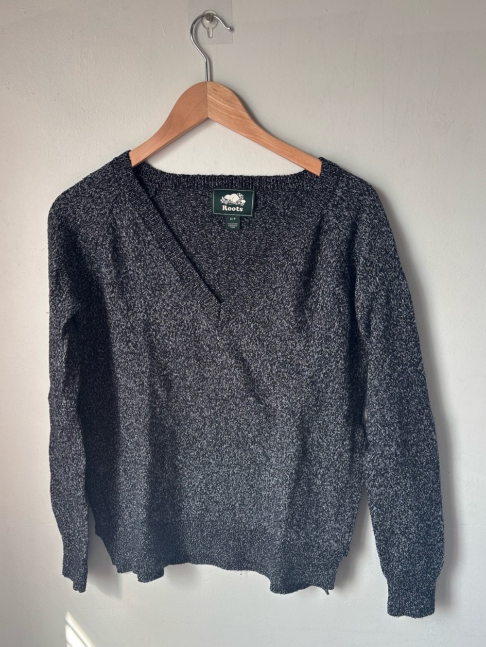 Roots V-Neck Cable Knit Sweater | Heather Charcoal Grey | Size S | EUC